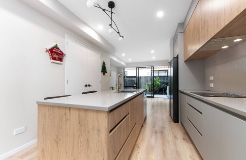 Hobsonville House | Modern & Cozy 2BR Harborlight Terrace