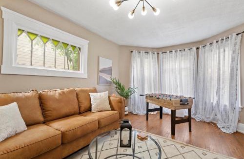Southside Apartment | Modern Cozy 2BR Near Syracuse University, Destiny USA, Zoo & Downtown Syracuse