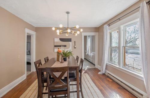 Southside Apartment | Modern Cozy 2BR Near Syracuse University, Destiny USA, Zoo & Downtown Syracuse