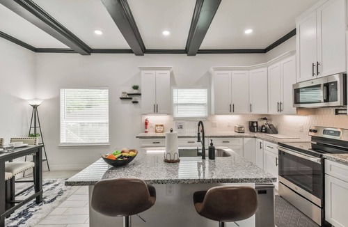 Northside Condo | Modern Cozy 3-BR Condo: Minutes from Downtown/Medical Center