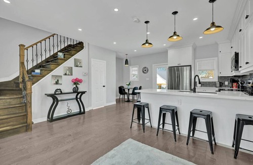 Oshawa House | Modern & Cozy 3BR Home in Oshawa