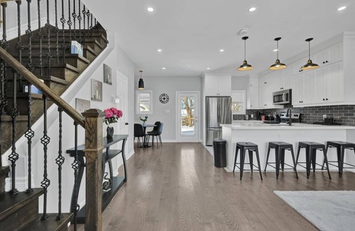 Oshawa House | Modern & Cozy 3BR Home in Oshawa