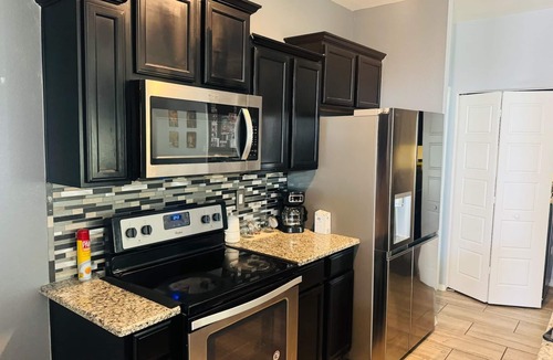 Socorro House | Modern Cozy 3BR Home/Near HWY + Restaurants.