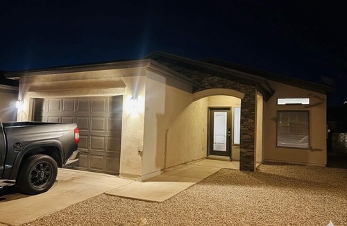 Socorro House | Modern Cozy 3BR Home/Near HWY + Restaurants.