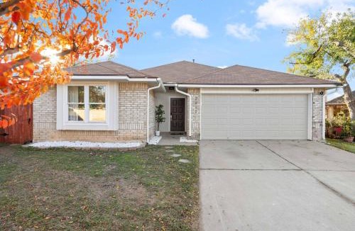 Round Rock House | Modern & Cozy 3BR Retreat W Table tennis Sleeps 6