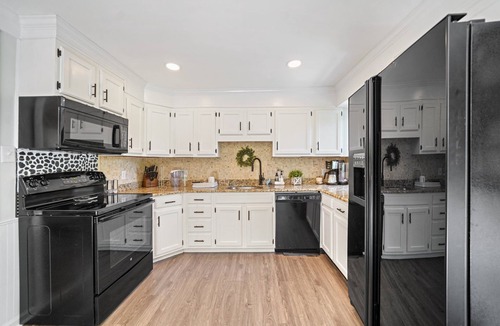 Exton House | Modern & Cozy 4 bd/3 ba WC convenience!