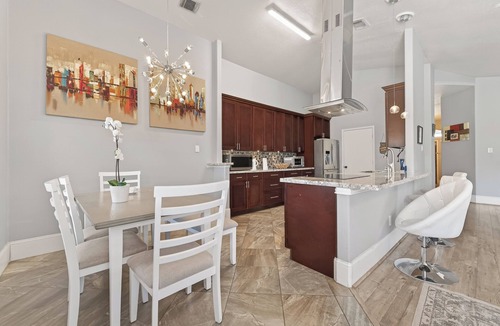 Stafford House | Modern Cozy 4BR House Stafford.Houston