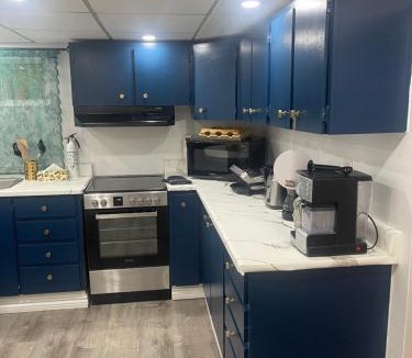 Pickering Apartment | Modern & Cozy Basement Suite Lower Unit - 3 rooms -1 King bed - 2 Car Parking