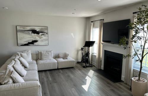 Bel Air House | Modern Cozy Bel Air Home