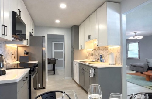Sioux Falls House | Modern Cozy Brown House | Stylish Stay Near Downtown