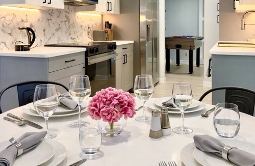 Sioux Falls House | Modern Cozy Brown House | Stylish Stay Near Downtown