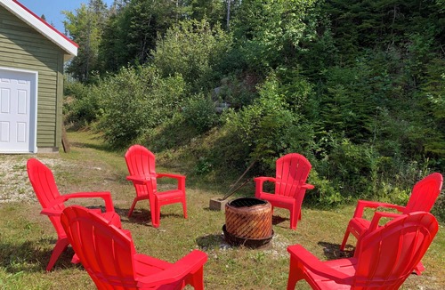 Bonne Bay Pond Cabin | Modern Cozy Cabin On Bonne Bay Pond. 10 min from Gros Morne National Park!