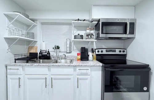 Logan Square Apartment | Modern + Cozy Chicago stay w/garage parking & 20min to downtown