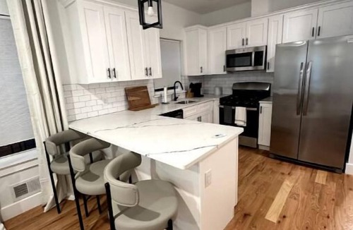 Ampere Apartment | Modern Cozy Duplex with Backyard!