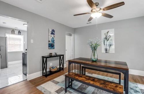 Grosse Pointe Apartment | Modern & Cozy East Side Gem ~ Queen Beds