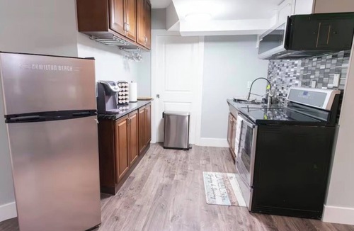London Apartment | Modern Cozy Executive Suite with Private Entrance