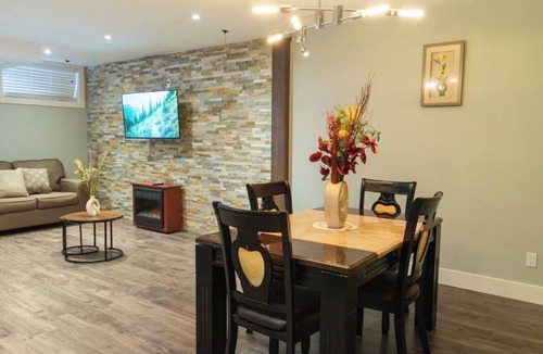 London Apartment | Modern Cozy Executive Suite with Private Entrance