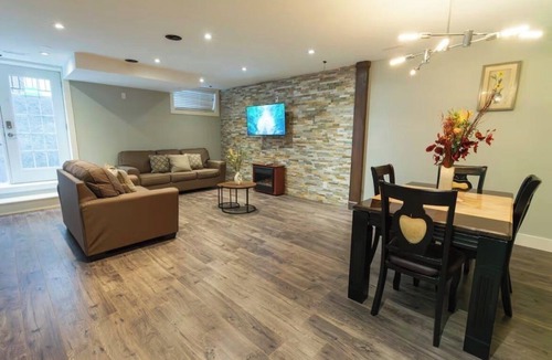 London Apartment | Modern Cozy Executive Suite with Private Entrance