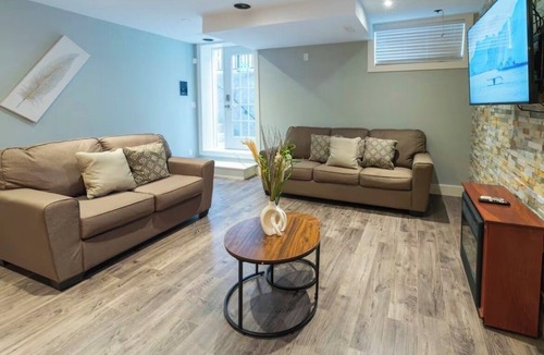 London Apartment | Modern Cozy Executive Suite with Private Entrance
