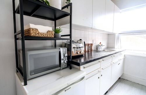 Fenny Stratford Apartment | Modern Cozy Flat