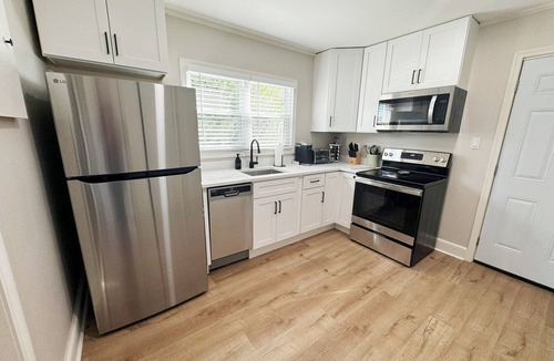 Danville House | Modern & Cozy Getaway-2bd/1bt