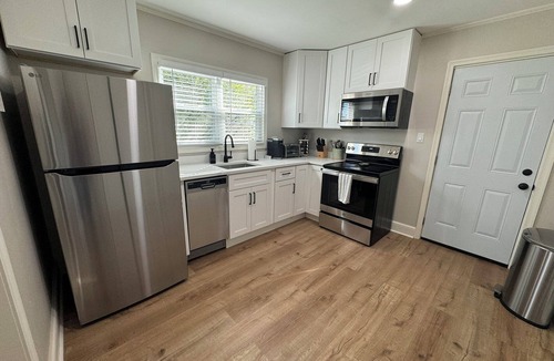 Danville House | Modern & Cozy Getaway-2bd/1bt