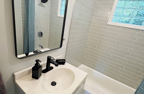 Danville House | Modern & Cozy Getaway-2bd/1bt