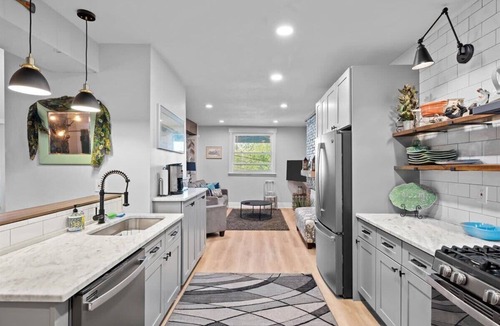 Mount Washington House | Modern & Cozy Getaway-Walk to Scenic Overlooks
