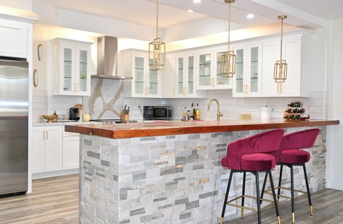Wolcott House | Modern cozy home, pet friendly