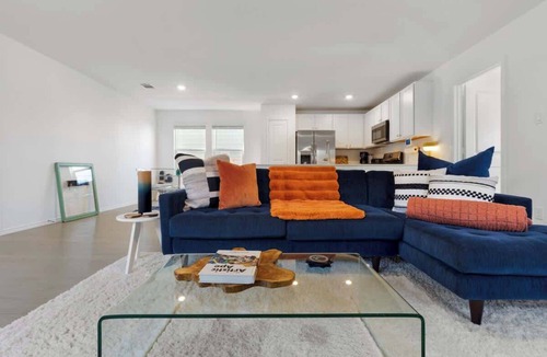 Buda House | Modern Cozy Home - Quiet Street - Sleeps 6