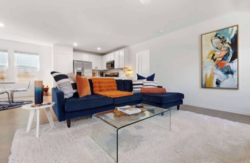 Buda House | Modern Cozy Home - Quiet Street - Sleeps 6