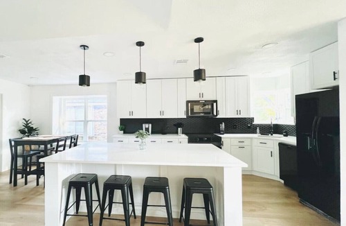 The Colony House | Modern & Cozy house w/pool