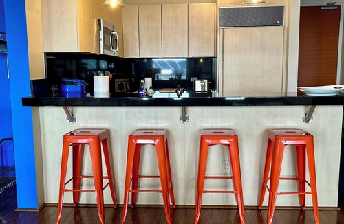 East Village Condo | Modern Cozy Loft King Bed Sleeps 2 Petco Park View Pet Friendly