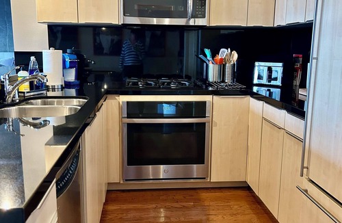 East Village Condo | Modern Cozy Loft King Bed Sleeps 2 Petco Park View Pet Friendly