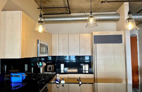 East Village Condo | Modern Cozy Loft King Bed Sleeps 2 Petco Park View Pet Friendly