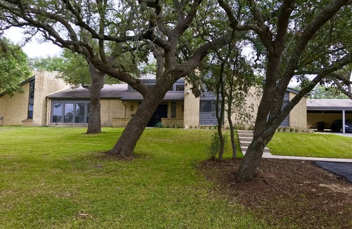 Scenic Oaks House | Modern cozy luxury property