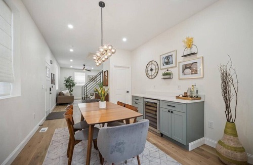 Center City House | Modern & Cozy Luxury Downtown Oasis