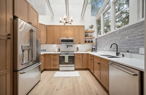 Center City House | Modern & Cozy Luxury Downtown Oasis