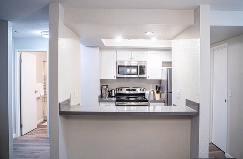 Bridle Trails Condo | Modern & Cozy Microsoft Campus Condo with Parking