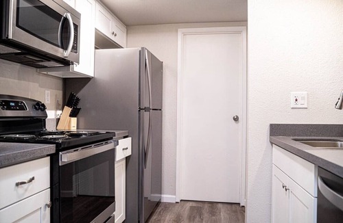 Bridle Trails Condo | Modern & Cozy Microsoft Campus Condo with Parking