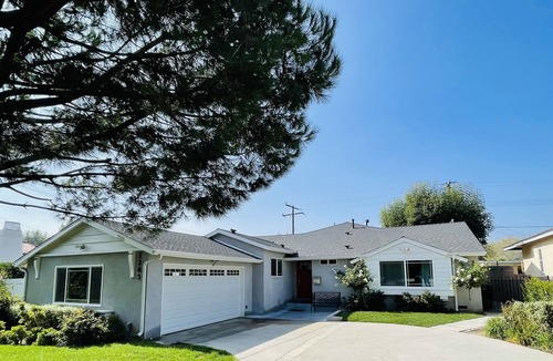 North Arroyo House | Modern & cozy, near Rosebowl, remodeled 2 bed, 1 bath, pets welcome.