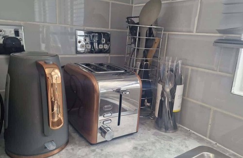 West Thurrock Apartment | Modern & Cozy Private Garden Studio In Grays