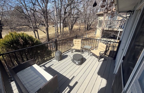 Merriam House | Modern Cozy Retreat. Close to World Cup Matches and Events!