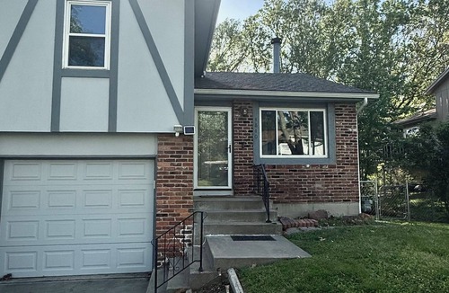 Merriam House | Modern Cozy Retreat. Close to World Cup Matches and Events!