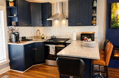 Ottawa Apartment | Modern Cozy Retreat Near Starved Rock w/King Bed