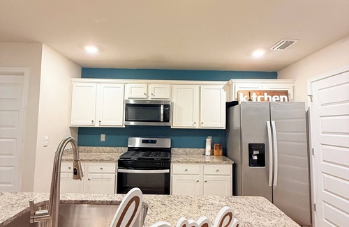 Semmes House | Modern Cozy Retreat Near Everything
