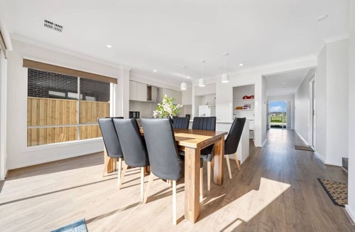 Berwick House | Modern Cozy Retreat, Park, Mall!