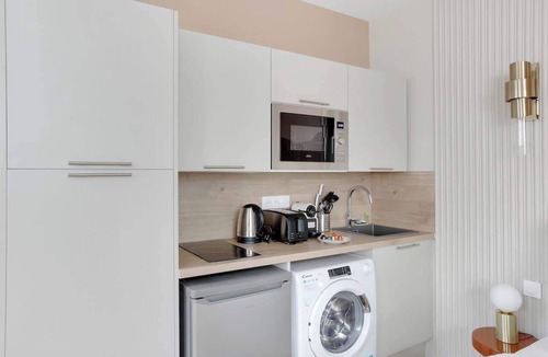 Neuilly-sur-Seine Apartment | Modern & cozy studio - Neuilly Share Save