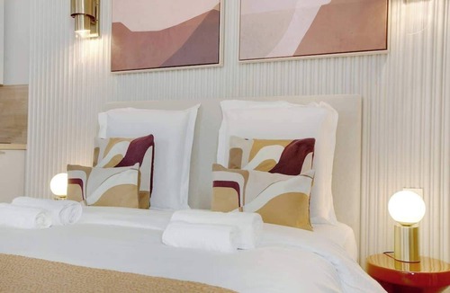 Neuilly-sur-Seine Apartment | Modern & cozy studio - Neuilly Share Save