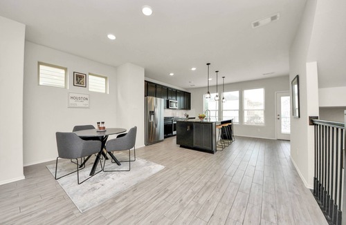 Woodlake - Briar Meadow House | Modern Cozy Spacious 4BR/3.5BA Houston Galleria
